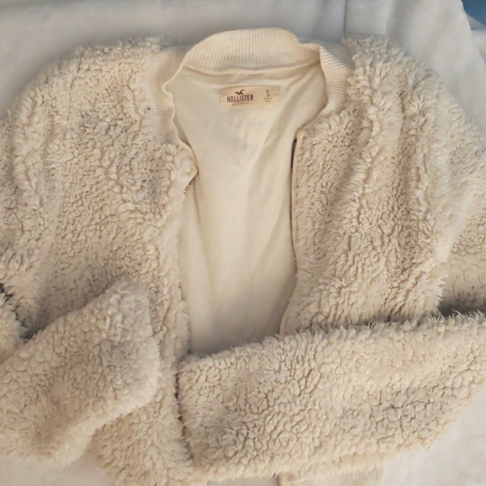 HOLLISTER SMALL TAN TEDDY JACKET